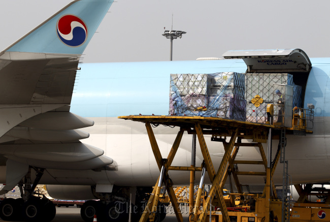 Packages are unloaded from a Korean Air Lines Co. freight plane at the company’s cargo terminal at Incheon International Airport.   Bloomberg