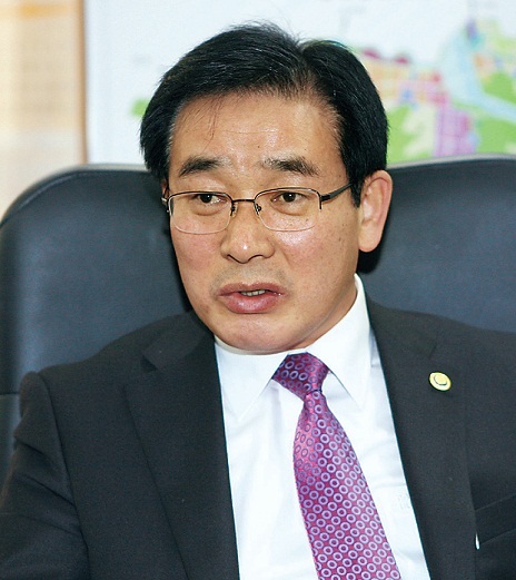 Song Ki-sup
송기섭, 행정중심복합도시건설청 (청장)/Sejong City readies a charm offensive