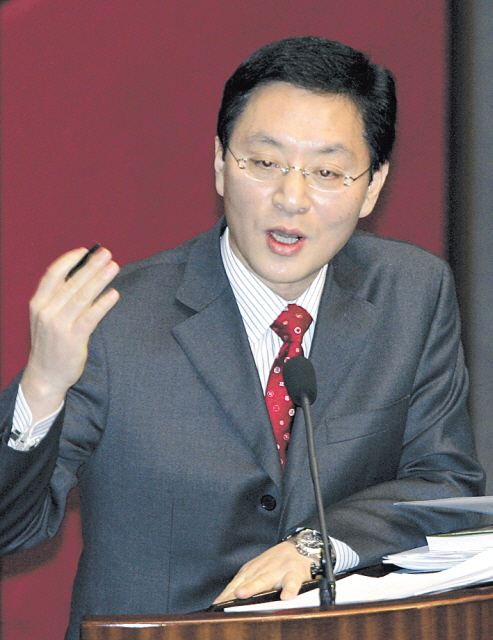 정두언, 새누리당 (국회의원), 국회기후변화포럼 (공동대표)/Opposition leader, Saenuri lawmaker face bribery probe