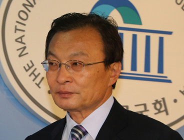 이해찬, 국회의원, 전 정무직공무원/Opposition party demands PM's dismissal over Japan pact