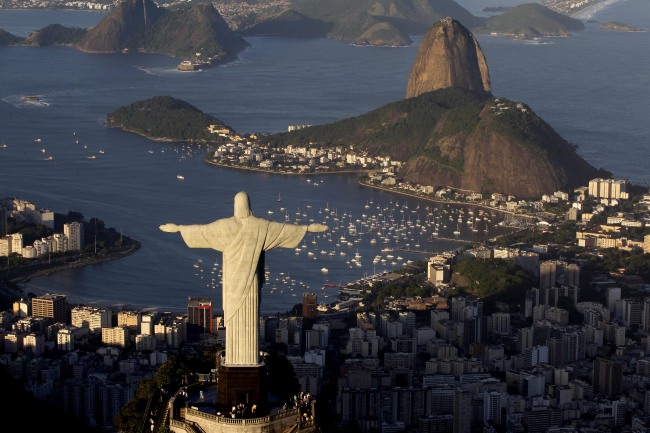 In this file photo from May 30, 2011, the statue of Christ the Redeemer and Sugarloaf Mountain make up part of the iconic landscape in Rio de Janeiro, Brazil.   (AP-Yonhap News)