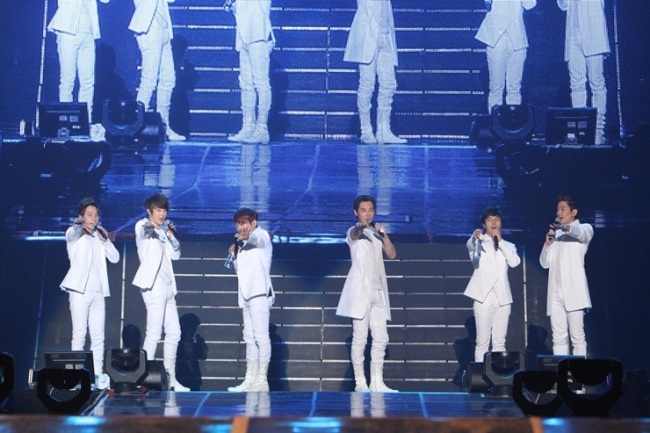 신화(SHINHWA), 가수(김동완, 이민우, 에릭, 앤디, 전진, 신혜성)/신화, 中 광저우 공연 성황리 개최..‘수술 회복’ 전진도 무대 올라