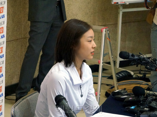 김연아, 피겨스케이팅 선수(올댓스포츠)/ 김연아 “소치 동계올림픽 출전 후 IOC선수위원 도전할 것”