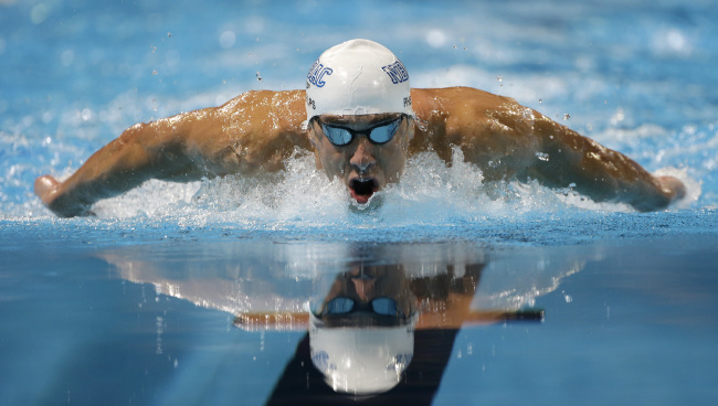 <YONHAP PHOTO-0801> Michael Phelps swims to victory in the men's 200-meter butterfly final at the U.S. Olympic swimming trials on Thursday, June 28, 2012, in Omaha, Neb. (AP Photo/Mark Humphrey)/2012-06-29 09:54:19/ <저작권자 ⓒ 1980-2012 ㈜연합뉴스. 무단 전재 재배포 금지.>
Michael Phelps    AP-Yonhap News