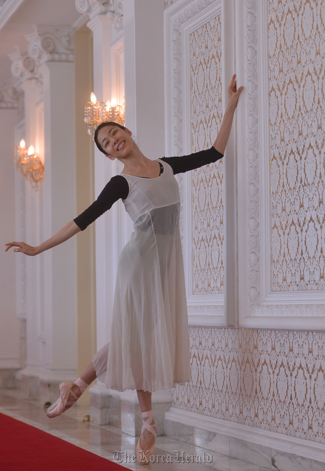Universal Ballet’s principal dancer Ahn Ji-eun poses for a photo prior to an interview with The Korea Herald on Monday.  (Lee Sang-sub/The Korea Herald)