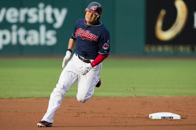 <YONHAP PHOTO-0721> CLEVELAND, OH - JULY 3: Shin-Soo Choo #17 of the Cleveland Indians rounds second on his way to third during the first inning against the Los Angeles Angels of Anaheim at Progressive Field on July 3, 2012 in Cleveland, Ohio. Jason Miller/Getty Images/AFP== FOR NEWSPAPERS, INTERNET, TELCOS & TELEVISION USE ONLY ==../2012-07-04 12:22:46/ <저작권자 ⓒ 1980-2012 ㈜연합뉴스. 무단 전재 재배포 금지.>
Indians outfielder Choo Shin-soo runs out his triple in the first inning on Tuesday.  AFP-Yonhap News