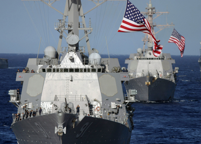 Guided-missile destroyers USS Pinckney (left) and USS Shoup sail in formation during the Rim of Pacific Exercise 2006 in the Pacific Ocean.      (U.S. Navy)