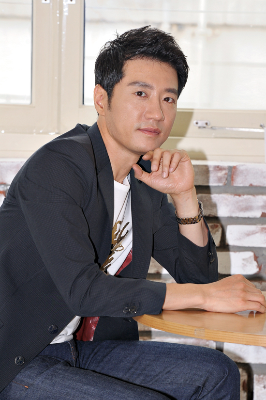 김명민, 탤런트, 영화배우/ ‘워커홀릭’ 김명민 “아내요? 미안하기보단 고맙죠” (인터뷰)