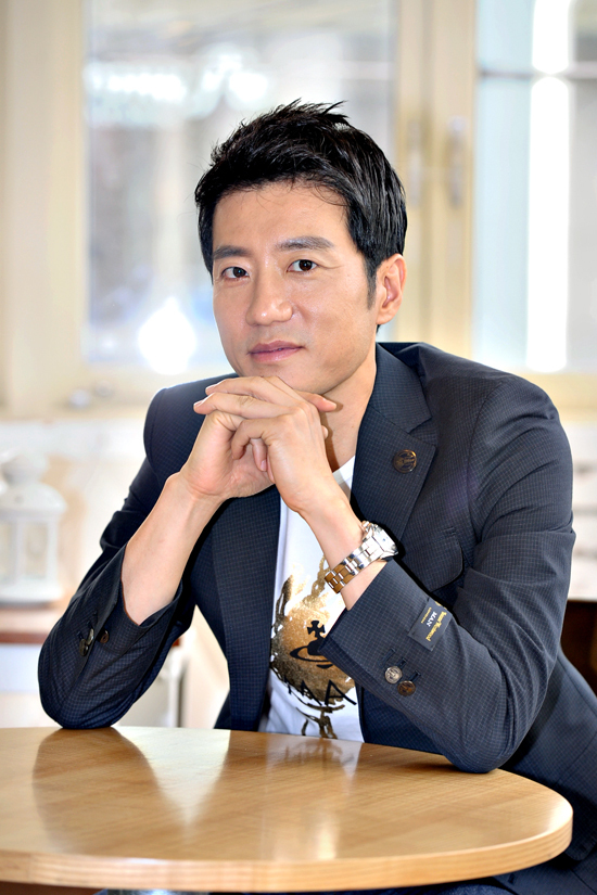 김명민, 탤런트, 영화배우/ ‘워커홀릭’ 김명민 “아내요? 미안하기보단 고맙죠” (인터뷰)