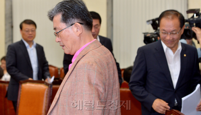 새누리당 황우여 대표가 5일 국회에서 최고위원회의를 주재하고 있다.  박현구 기자phko@heraldm.com 2012.07.05