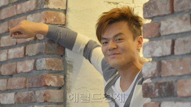 박진영<br />김명섭 기자 msiron@
박진영
김명섭 기자 msiron@