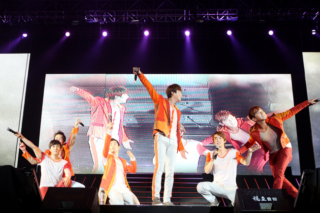 신화(SHINHWA), 가수(김동완, 이민우, 에릭, 앤디, 전진, 신혜성)/데뷔 14년차에도 여전한 ‘신화의 품격’…베이징 공연을 끝으로 아시아 투어 마무리