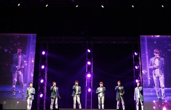 신화(SHINHWA), 가수(김동완, 이민우, 에릭, 앤디, 전진, 신혜성)/‘아시아 투어’ 신화, ‘이들의 밤은 낮보다 길었다’