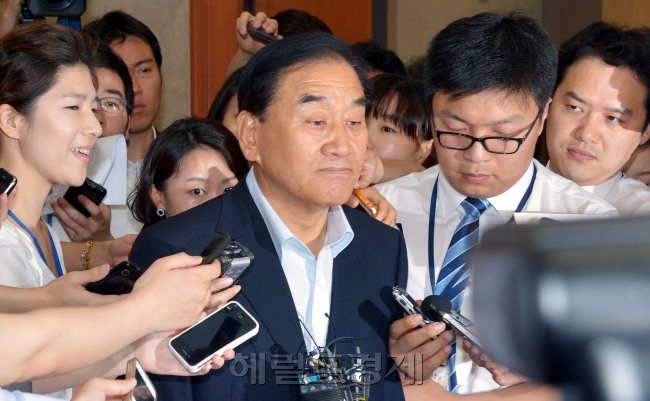 새누리당 이재오 의원이 9일 국회에서 대선경선 불출마선언을 하고 있다. 박현구 기자phko@heraldm.com 2012.07.09
새누리당 이재오 의원이 9일 국회에서 대선경선 불출마선언을 하고 있다. 박현구 기자phko@heraldm.com 2012.07.09
새누리당 이재오 의원이 9일 국회에서 대선경선 불출마선언을 하고 있다. 박현구 기자phko@heraldm.com 2012.07.09