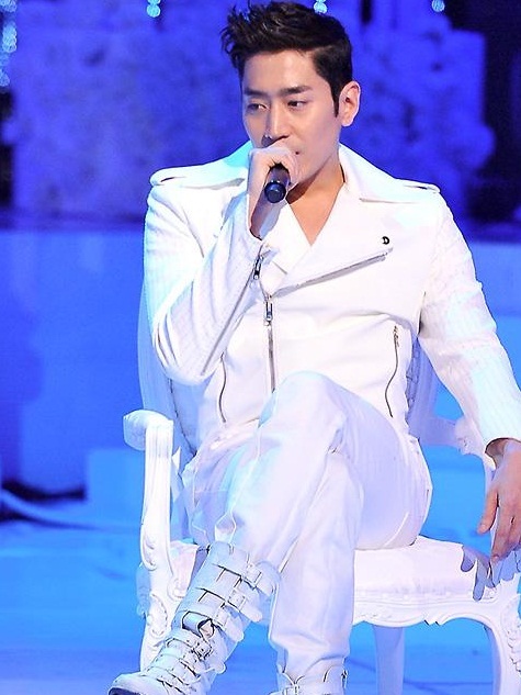 에릭(문정혁), 탤런트, 가수(신화)/에릭 측 “‘정글2’ 제작진과 오늘(9일) 미팅 예정”