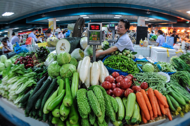 A trader waits for customers at a market in Hangzhou, capital of east China’s Zhejiang province on Monday.  (Xinhua-Yonhap News)