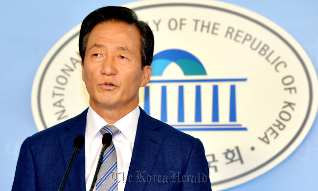 새누리당 정몽준 대통령 경선 후보가 9일 국회에서 불출마 선언을 하고 있다. 박현구 기자phko@heraldm,com