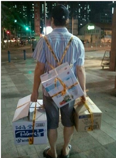 울 아빠의 백팩 “마트 갔다오는 우리 아빠 모습”