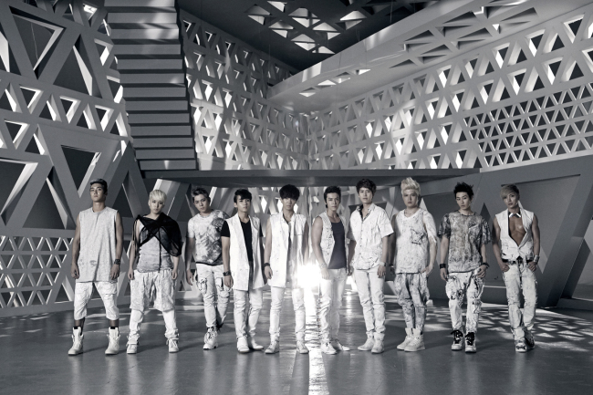 슈퍼주니어(Super Junior), 가수(이특, 희철, 예성, 신동, 성민, 은혁, 동해, 시원, 려욱, 규현, 강인)/슈퍼주니어, 대만 음악차트 ‘110주 연속 1위’ 신기록 달성