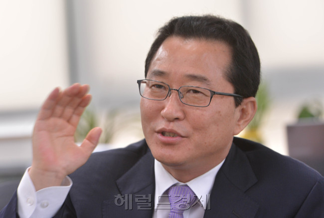 주식회사 얼쑤 조운호 대표이사.<br />이상섭 기자. babtong2heraldm.com 2012.06.08
주식회사 얼쑤 조운호 대표이사.
이상섭 기자. babtong2heraldm.com 2012.06.08
주식회사 얼쑤 조운호 대표이사.
이상섭 기자. babtong2heraldm.com 2012.06.08
주식회사 얼쑤 조운호 대표이사.
이상섭 기자. babtong2heraldm.com 2012.06.08