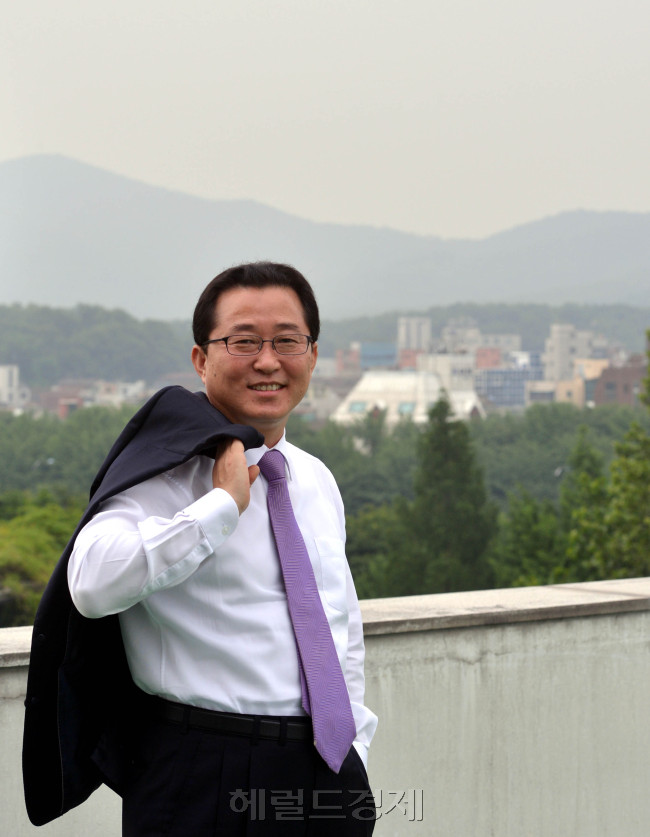 주식회사 얼쑤 조운호 대표이사.<br />이상섭 기자. babtong2heraldm.com 2012.06.08
주식회사 얼쑤 조운호 대표이사.
이상섭 기자. babtong2heraldm.com 2012.06.08
주식회사 얼쑤 조운호 대표이사.
이상섭 기자. babtong2heraldm.com 2012.06.08
주식회사 얼쑤 조운호 대표이사.
이상섭 기자. babtong2heraldm.com 2012.06.08