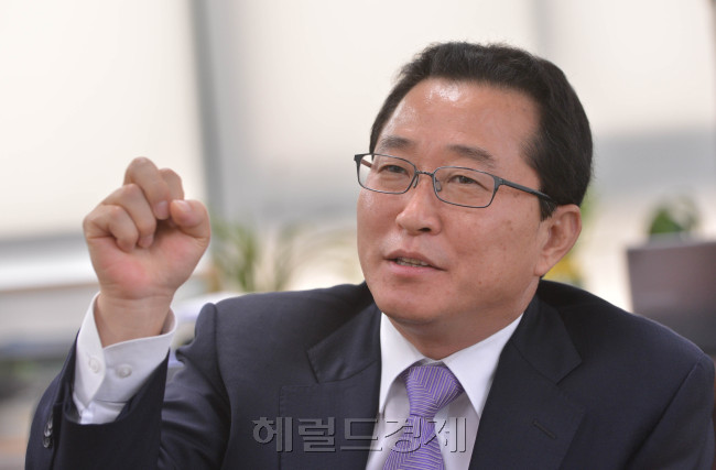 주식회사 얼쑤 조운호 대표이사.<br />이상섭 기자. babtong2heraldm.com 2012.06.08
주식회사 얼쑤 조운호 대표이사.
이상섭 기자. babtong2heraldm.com 2012.06.08
주식회사 얼쑤 조운호 대표이사.
이상섭 기자. babtong2heraldm.com 2012.06.08
주식회사 얼쑤 조운호 대표이사.
이상섭 기자. babtong2heraldm.com 2012.06.08