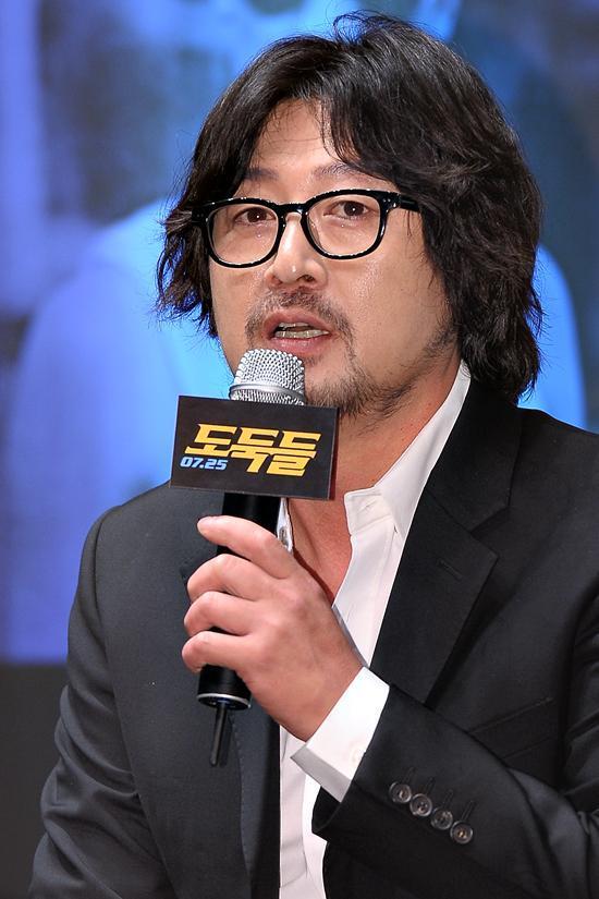 김윤석, 영화배우,탤런트/’도둑들’ 김윤석 “액션 맹연습..연기파 아닌 액션 배우로 불러 달라”