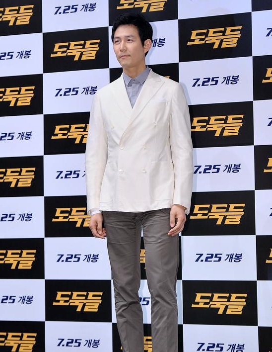 이정재, 영화배우, 탤런트/’도둑들’ 이정재 "김윤석, 참 좋은 사람이다" 극찬