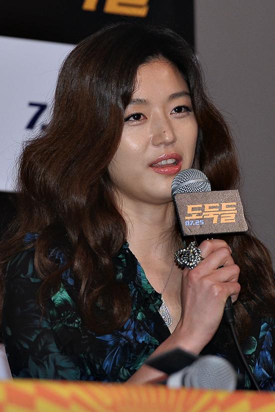 전지현(왕지현), 영화배우/ ‘도둑들’ 전지현 “액션신 신났다! 영화 속 가장 돋보였다”