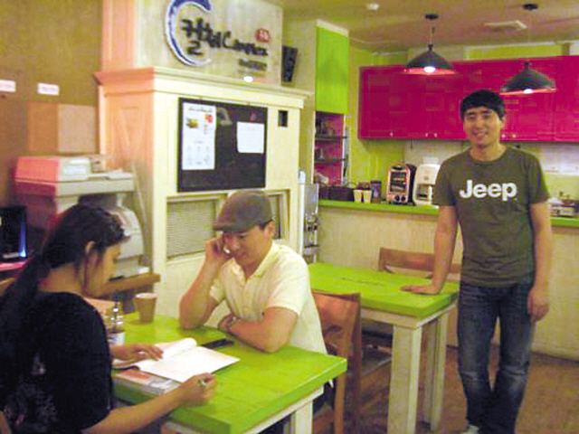 Language-exchange cafes and groups promote cross-cultural understanding