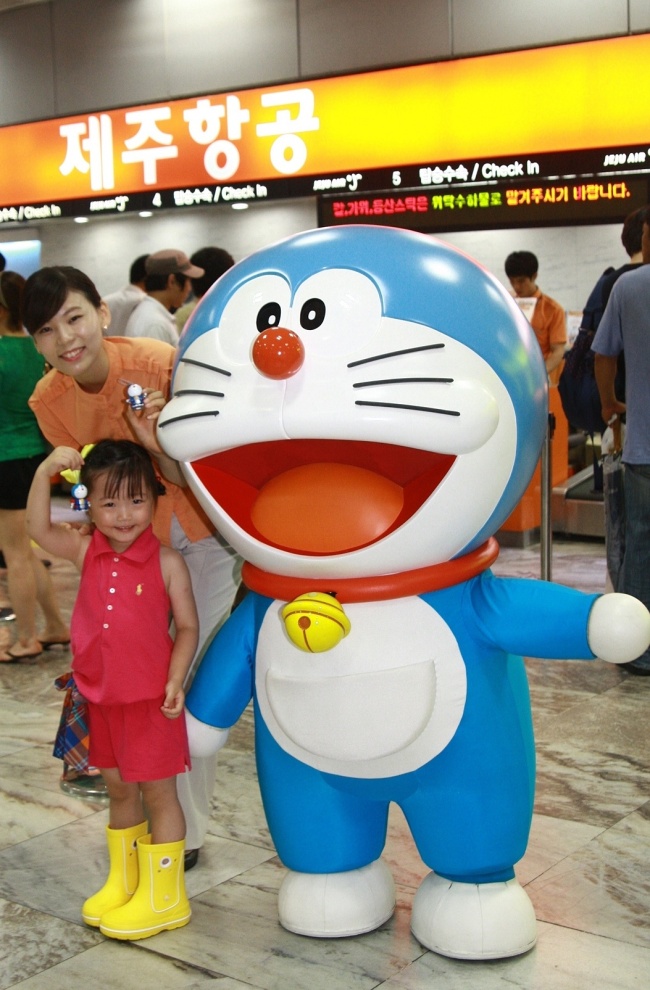 제주항공, 어린이승객에게 도라에몽 변신로봇 증정