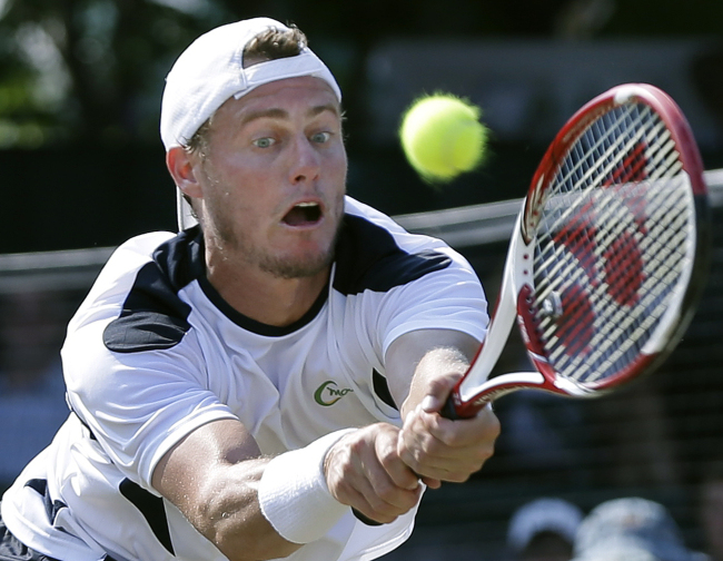 <YONHAP PHOTO-0199> Lleyton Hewitt, of Australia, returns the ball to Rajeev Ram, of the USA, during a semifinal match at the Hall of Fame tennis championships in Newport, R.I., Saturday, July 14, 2012. Hewitt won 6-4, 7-5, 6-2. (AP Photo/Elise Amendola)/2012-07-15 06:57:43/ <저작권자 ⓒ 1980-2012 ㈜연합뉴스. 무단 전재 재배포 금지.>
Lleyton Hewitt returns the ball to Rajeev Ram, during a semifinal match at the Hall of Fame tennis championships in Newport on Saturday.   AP-Yonhap News