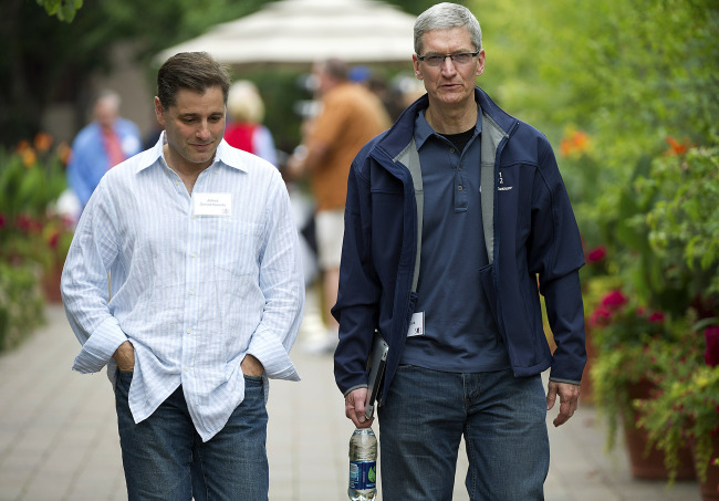 Tim Cook, chief executive officer of Apple Inc., right and Julius Genachowski, chairman of the U.S. Federal Communications Commission (FCC), talk while leaving a morning session at the Allen & Co. Media and Technology Conference in Sun Valley, Idaho, U.S., on Friday, July 13, 2012. Some of the media industry's largest buyouts have been hatched or moved forward at Sun Valley, including Comcast Corp.'s 2011 purchase of NBC Universal. Photographer: David Paul Morris/Bloomberg *** Local Caption *** Tim Cook; Julius Genachowski
Tim Cook (right), chief executive officer of Apple Inc., and Julius Genachowski, chairman of the U.S. Federal Communications Commission, talk while leaving a morning session at the Allen & Co. Media and Technology Conference in Sun Valley, Idaho, Friday.        Bloomberg