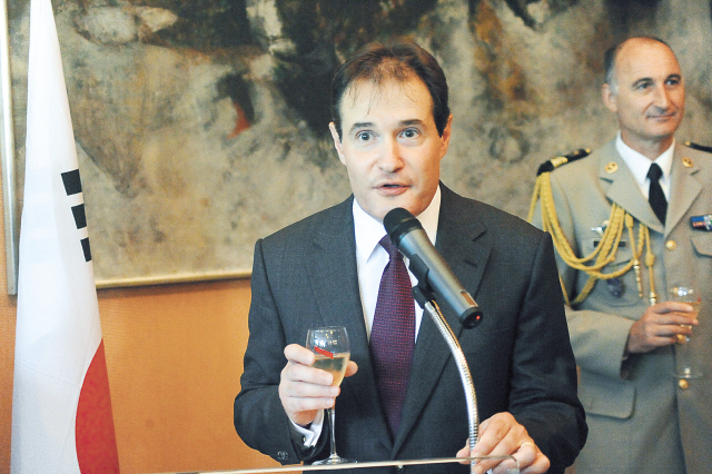 French charge d’ affaires Fabrice Leggeri gives a speech at the French residence in Seoul on Friday to mark France’s National Day. (Robert Lee/The Korea Herald)