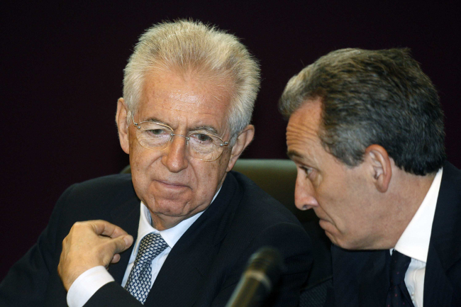 <YONHAP PHOTO-2155> FILE In this May 16, 2012 file photo, Italian Premier Mario Monti, left, talks with Economy vice-minister Vittorio Grilli at a meeting in Rome. Italy's Deputy Finance Minister. On Wednesday, July 11, 2012 Mario Monti relinquished the finance minister's post, handing it over to the ministry's No. 2, Grilli, who already has filled in for Monti at several EU finance ministry meetings so the premier could tend to government matters. (AP Photo/Mauro Scrobogna, Lapresse, file) ITALY OUT/2012-07-11 22:15:45/ <저작권자 ⓒ 1980-2012 ㈜연합뉴스. 무단 전재 재배포 금지.>
Italian Premier Mario Monti (left) talks with new Finance Minister Vittorio Grilli at a meeting in Rome.
AP-Yonhap News