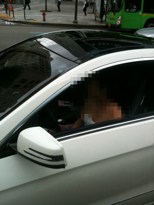 ‘벤츠진상녀’ 마약? 논란 일파만파...경찰 수사착수