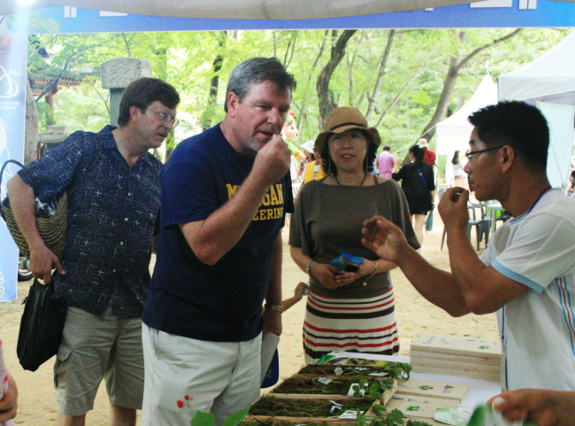천년 숲에서 심마니 체험…함양산삼축제