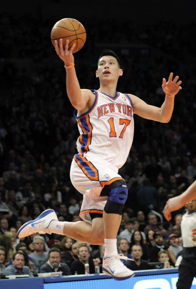 <YONHAP PHOTO-0184> FILE - In this Feb. 4, 2012, file photo, New York Knicks' Jeremy Lin drives to the basket during the second quarter of an NBA basketball game New Jersey Nets at Madison Square Garden in New York. Linsanity could be put to rest in New York when the clock strikes midnight. That's the deadline the Knicks face to match the daunting offer the Houston Rockets have made to Lin, the Harvard point guard who dazzled all of basketball for a brief stretch last season. (AP Photo/Bill Kostroun, File)/2012-07-18 05:52:20/ <저작권자 ⓒ 1980-2012 ㈜연합뉴스. 무단 전재 재배포 금지.>
Jeremy Lin      AP-Yonhap News