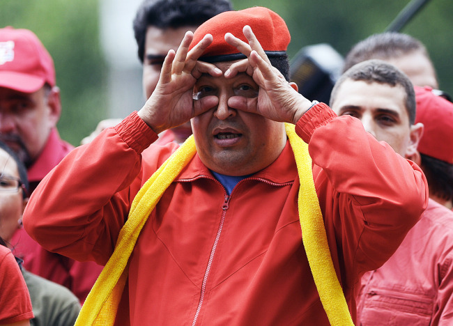 <YONHAP PHOTO-0381> Venezuelan President Hugo Chavez gestures during the opening rally of his campaign for re-election in Mariara, 120 km west of Caracas on July 1, 2012. AFP PHOTO/JUAN BARRETO../2012-07-02 07:49:35/ <저작권자 ⓒ 1980-2012 ㈜연합뉴스. 무단 전재 재배포 금지.>
Venezuelan President Hugo Chavez  AFP-Yonhap News
Venezuelan President Hugo Chavez  AFP-Yonhap News