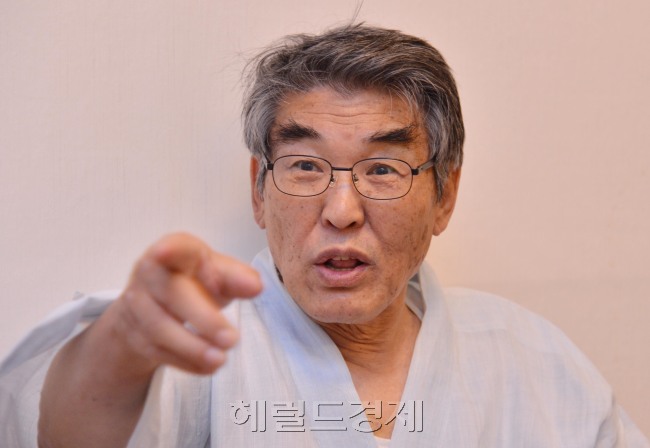 김지하 시인 인터뷰.<br />이상섭 기자. babtong@heraldm.com 2012.07.18
김지하 시인 인터뷰.
이상섭 기자. babtong@heraldm.com 2012.07.18