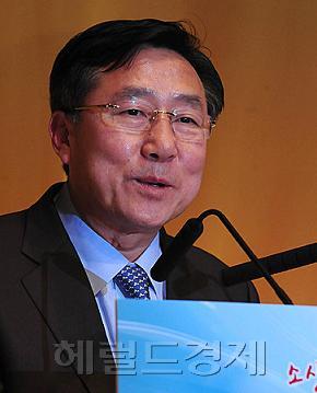 김기문, 로만손 (대표이사 사장), 중소기업중앙회 (회장), 국세행정위원회 (위원장)/김기문 중기중앙회장 “경제민주화는 중소기업이 제 지위 찾아가는 과정”