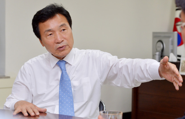 손학규, 민주통합당 (상임고문)/<1> 손학규 민주당 상임고문......“경제민주화·재벌개혁…천지개벽하듯 급하게 추진 않겠다”