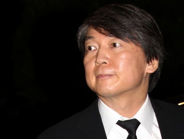 안철수, 서울대학교 융합과학기술대학원 (원장), 안철수연구소 (이사회의장, CLO)/Ahn declares presidential bid, sort of