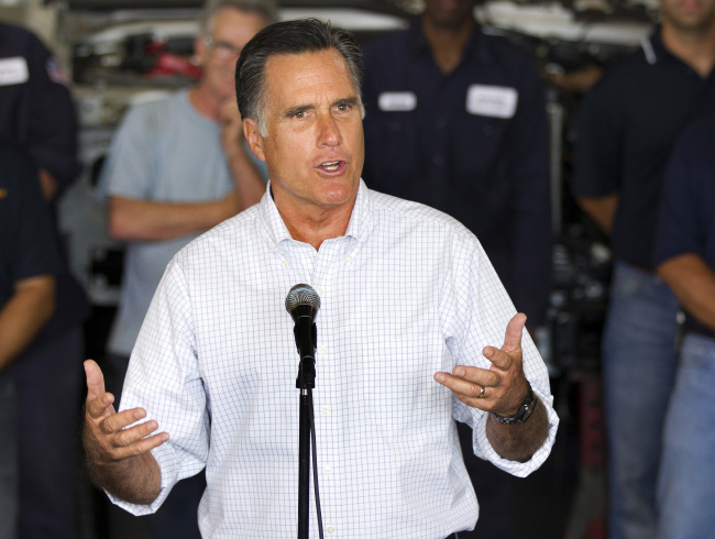 Republican presidential candidate, former Massachusetts Gov. Mitt Romney, talks about jobs during a campaign stop at Middlesex Truck and Coach in Roxbury, Massachusetts, Thursday.
AP-Yonhap News