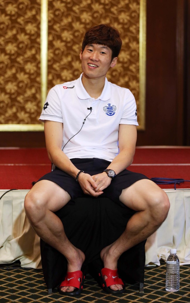 Park Ji-sung of QPR, an English Premier League club, speaks to reporters in a hotel near Shah Alam Stadium in Kuala Lumpur, Malaysia, Sunday.   Yonhap News