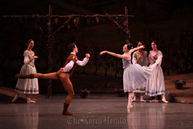 ABT’s principal ballerina Seo Hee (right) performs the leading role in “Giselle.” The H Entertainment