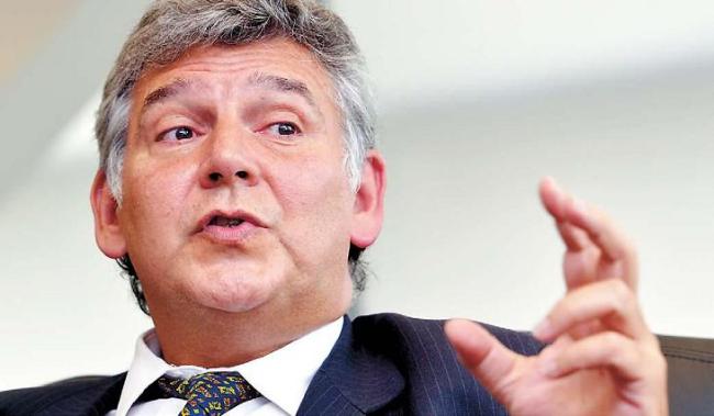 Colombian Ambassador Jaime Cabal speaks about the free trade agreement with Korea during an interview with The Korea Herald in Seoul on Tuesday. (Park Hyun-koo/The Korea Herald)