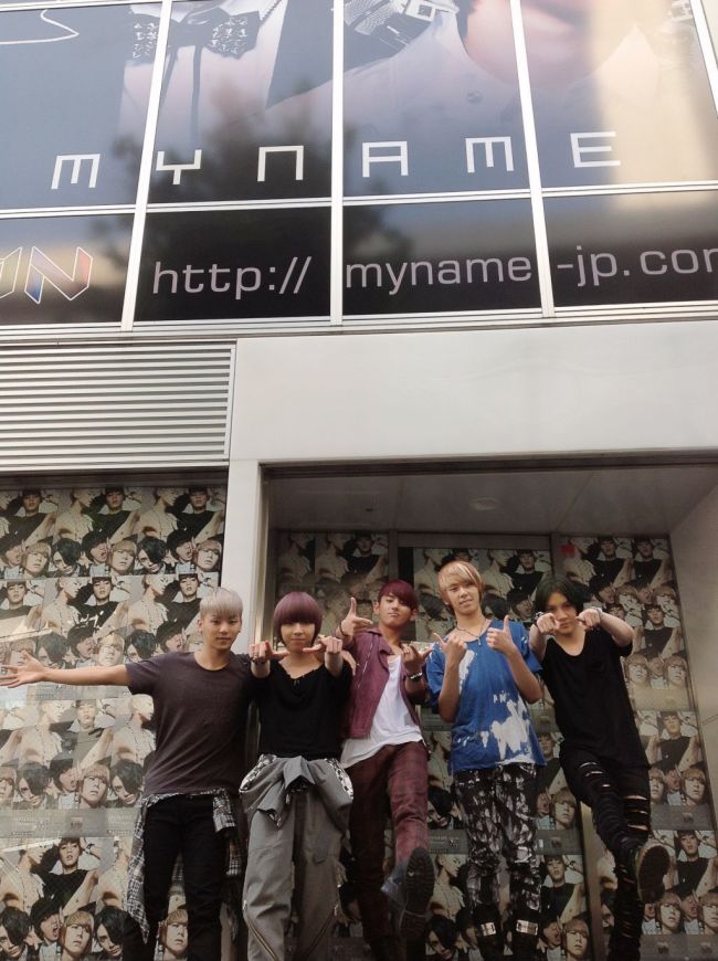 마이네임(MY NAME), 가수(세용, 인수, 준Q, 채진, 건우)/마이네임, 드디어 日데뷔..초대형 옥외 포스터 ‘눈길’