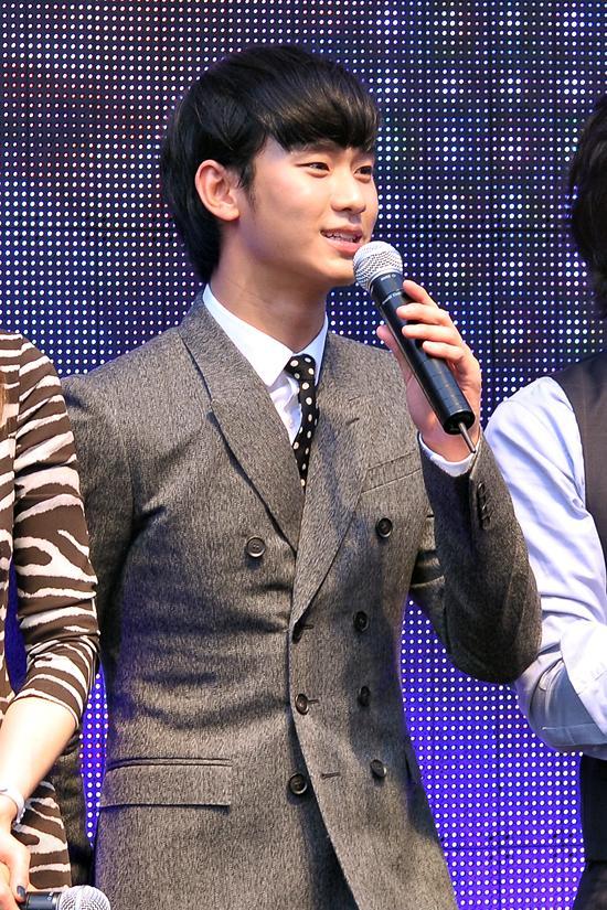 김수현, 탤런트/‘도둑들’ 김수현, 흥행 공약 “천만 번 째 관객과 영화관람 하겠다”