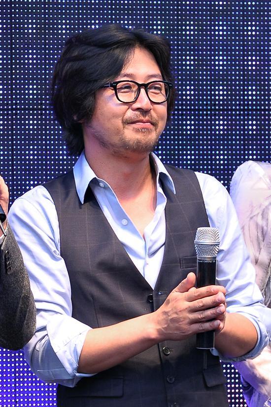 김윤석, 영화배우,탤런트/ ‘도둑들’ 김윤석, 재치있는 영화 소개 “누가 가장 키스 잘하는지..”